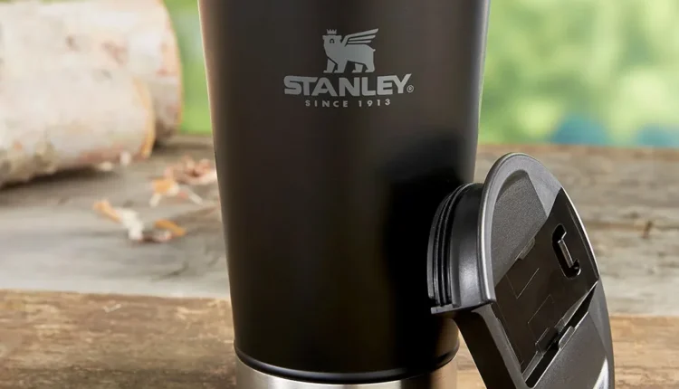 copo stanley em black friday