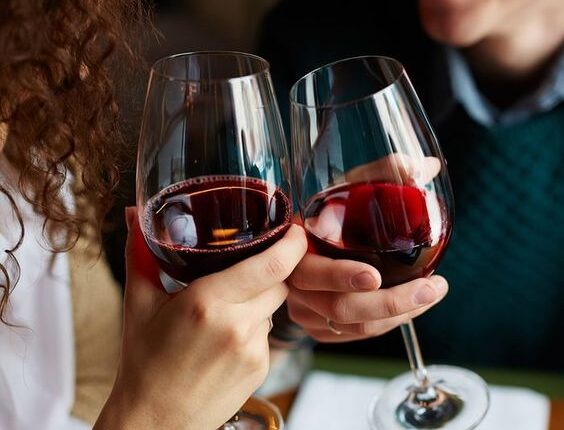 Escolhendo os 4 Melhores Vinhos para um Encontro Inesquecível