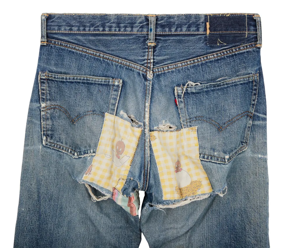 Jeans de Kurt Cobain em Leilão Excede Expectativas em 40 Vezes