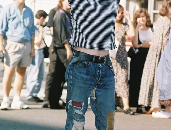 Jeans de Kurt Cobain em Leilão Excede Expectativas em 40 Vezes