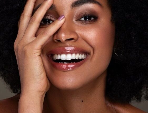 Precisando CLAREAR OS DENTES? ESTES 3 Alimentos Surpreendentemente Clareiam os Dentes