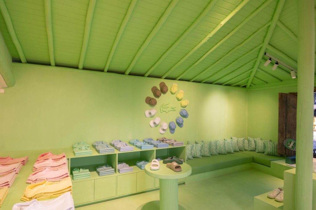 Lacoste abre uma loja pop-up pra lá de charmosa em Trancoso, confira aqui!