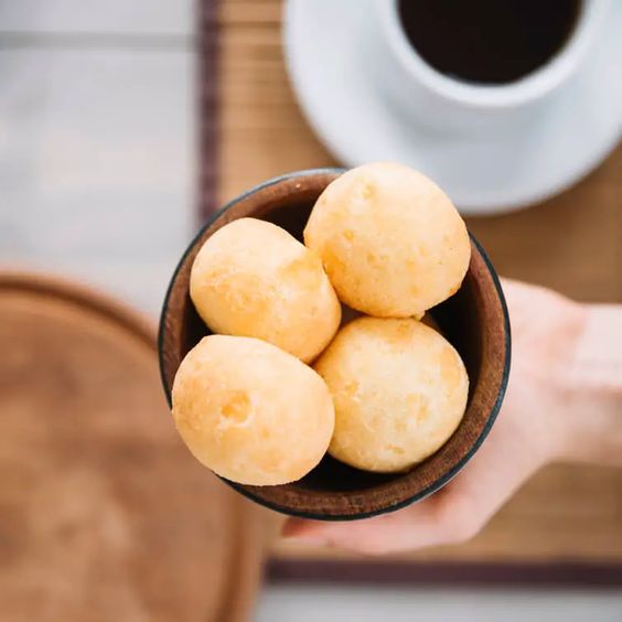 Pão de Queijo de Tapioca sem Ovos: Uma Receita Simples com Apenas 3 Ingredientes