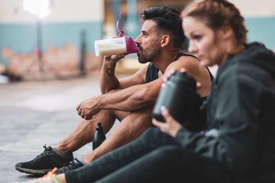 Whey protein para além da academia: suplemento é aliado do envelhecimento saudável