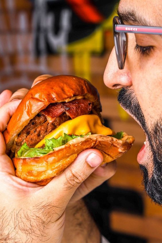 Aprenda a criar 1 HAMBÚRGER CASEIRO PERFEITO! 🍔🍟