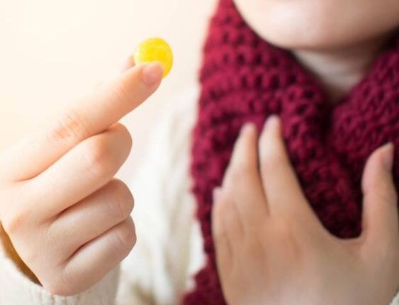 Pastilhas e sprays de garganta podem 'MASCARAR' doenças graves; entenda o porquê!