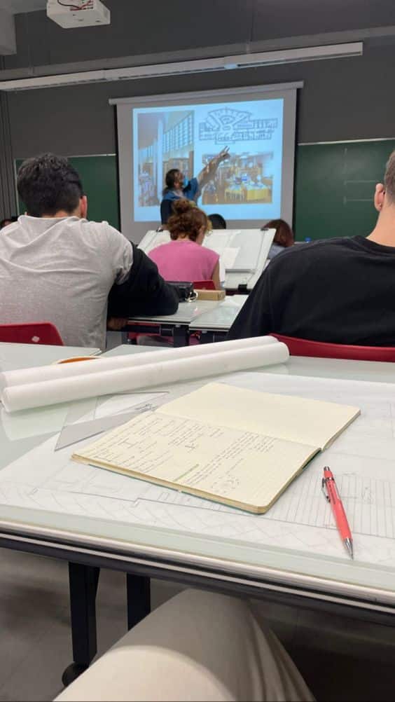 6 Faculdades que Podem DESAPARECER nos Próximos Anos, seu Curso está aqui? Confira!