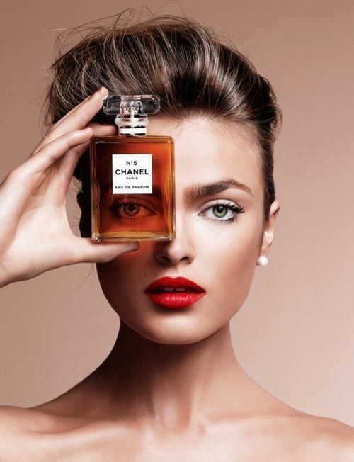 VOCÊ IRRESISTÍVEL: 5 Perfumes Femininos que Deixam os Homens Sem Fôlego