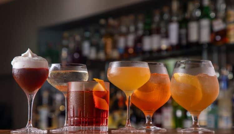 ‘Cocktails pela Arte’: Emiliano São Paulo Apresenta Carta de Coquetéis Exclusivos em Homenagem à Arte