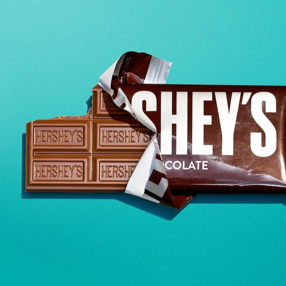 Consumidora Processa Hershey’s por Propaganda Enganosa de Chocolate: Entenda o Caso!