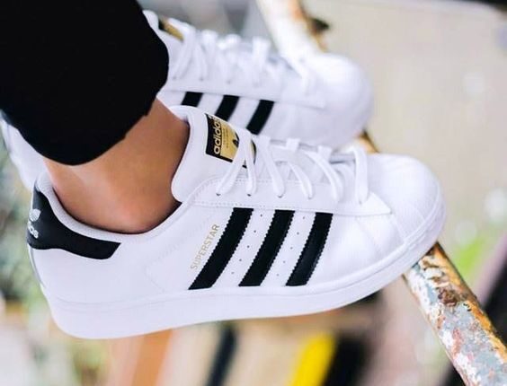 50 Looks Incríveis com o Superstar da Adidas para Inspirar suas Produções!