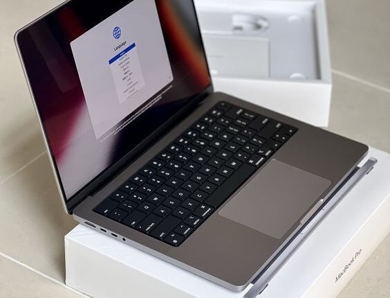 Leilão da Receita Federal oferece 2 MacBook Pro por R$ 2 mil e iPhone a preços acessíveis!