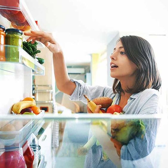 FORA DA GELADEIRA: 8 alimentos que NÃO podem ficar na geladeira, mas teimosos insistem em colocar